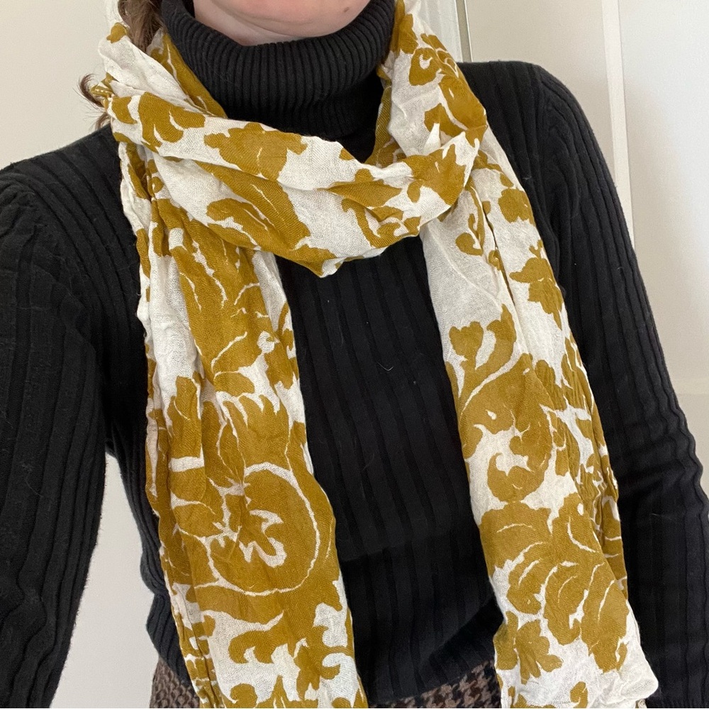Vintage Y2K Gold White Damask Brocade Scarf / Wrap —‎ Bohemian & Etherea
